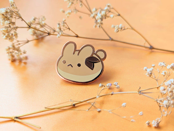 Breadbun enamel pin